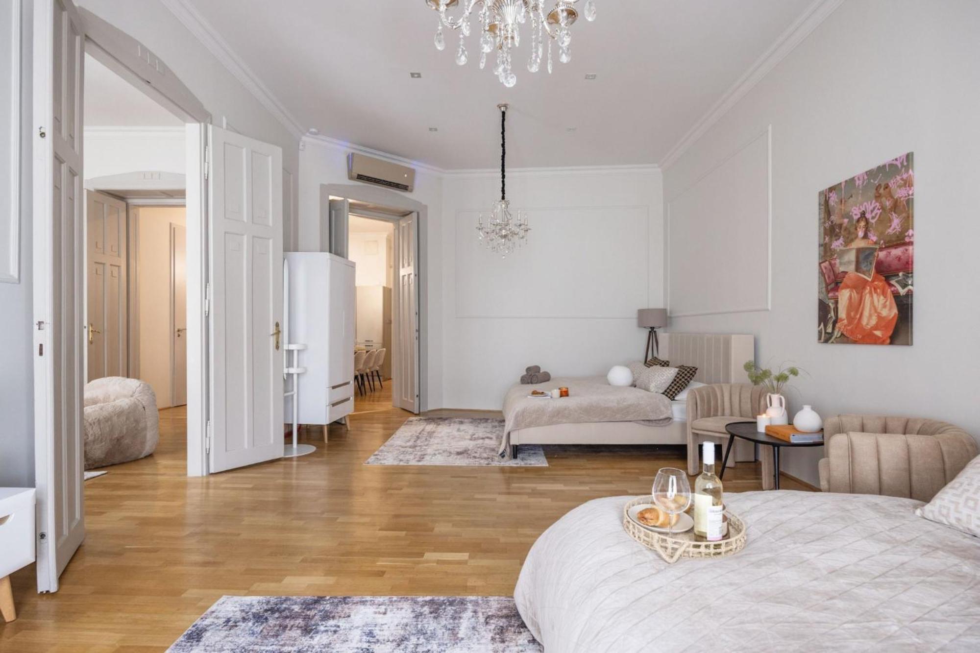 Timeless Elegant Apartment By Opera House Будапеща Екстериор снимка