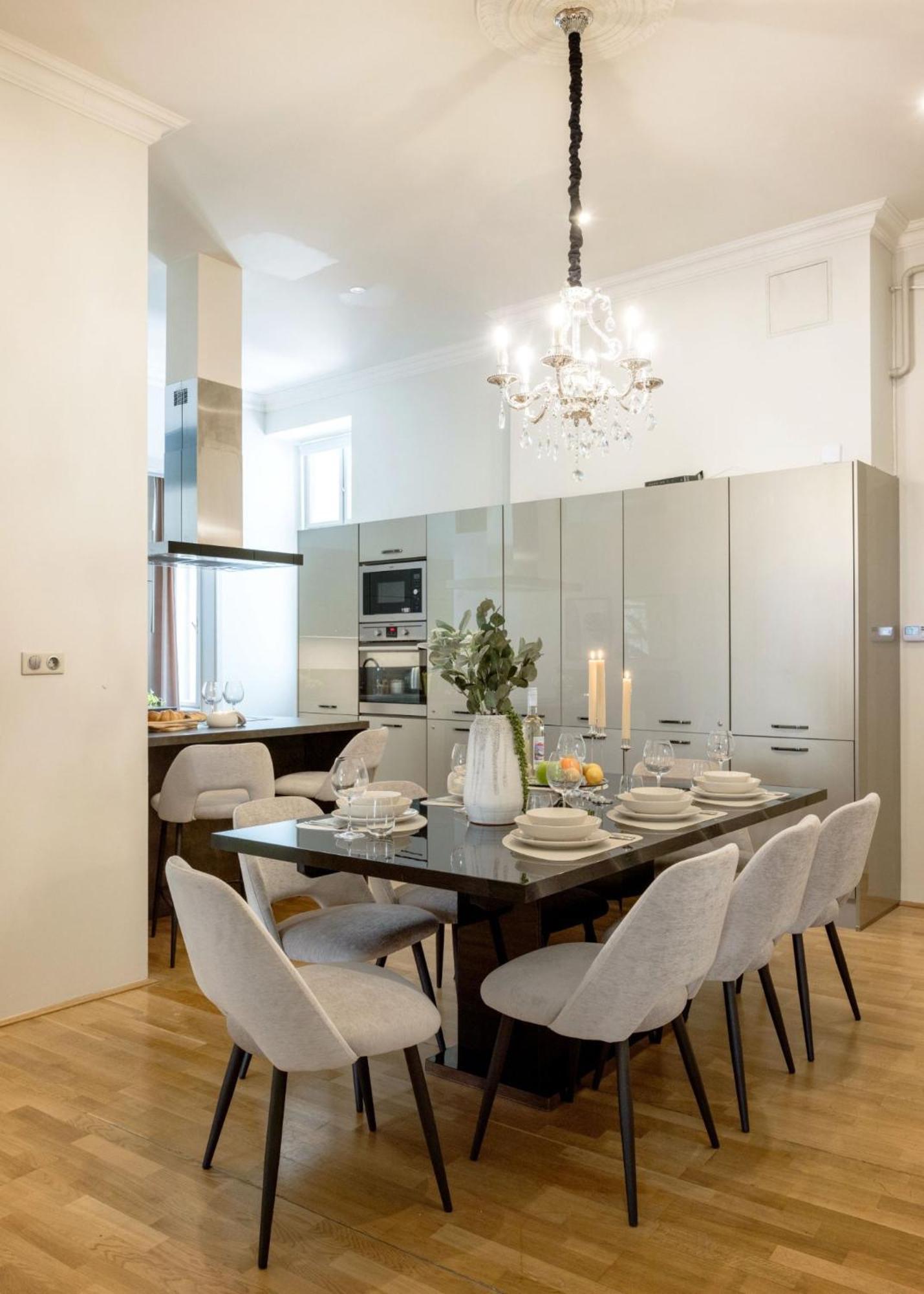 Timeless Elegant Apartment By Opera House Будапеща Екстериор снимка